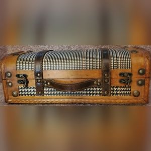 Decorative wooden storage suitcase